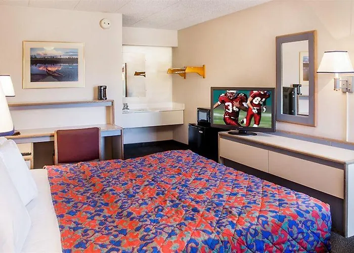 Travelodge By Wyndham Motel 2*