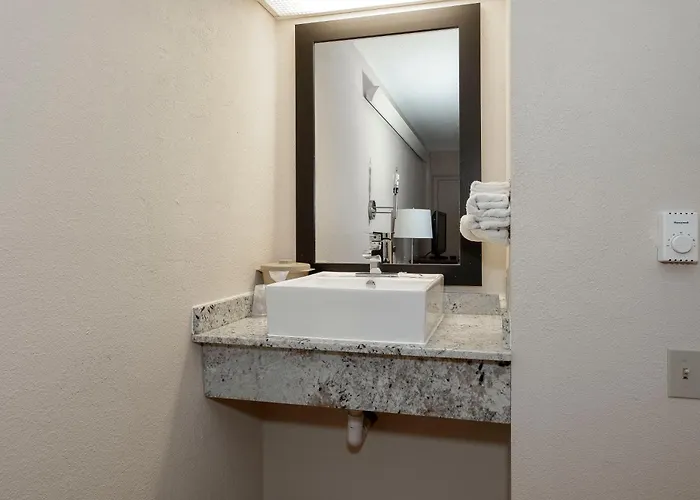 Motel Travelodge By Wyndham 2*