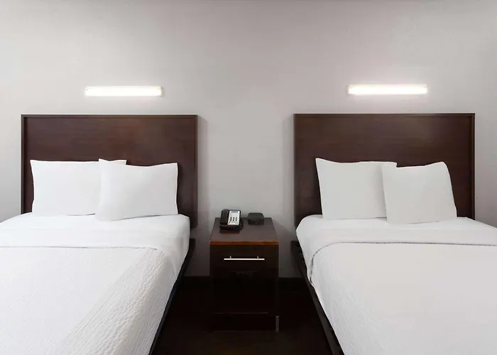Travelodge By Wyndham Motel Peoria