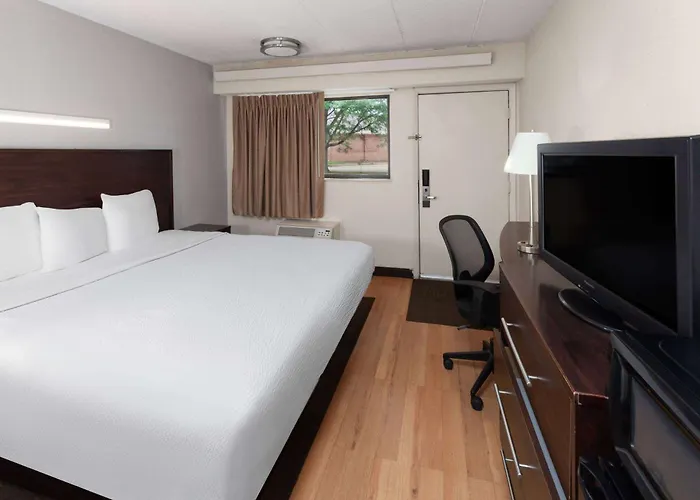 Travelodge By Wyndham Motel Peoria