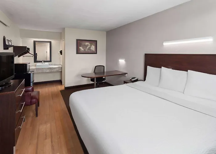 Travelodge By Wyndham Motel