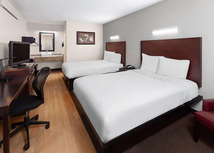 Travelodge By Wyndham Motel Peoria
