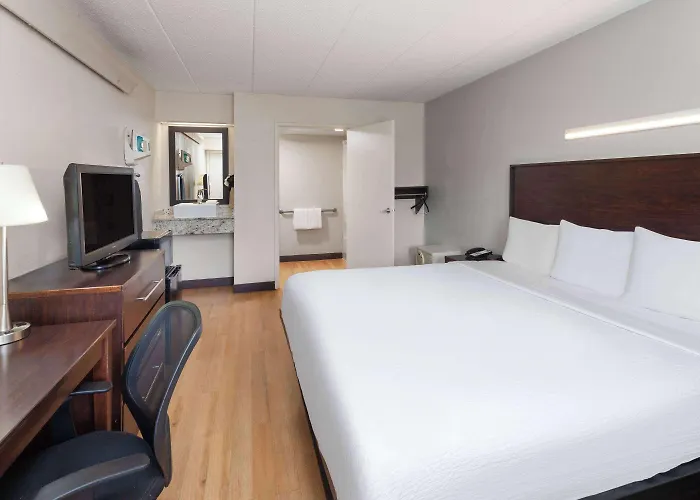Travelodge By Wyndham Motel