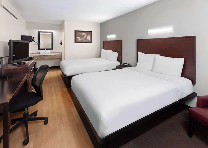 Travelodge By Wyndham Motel